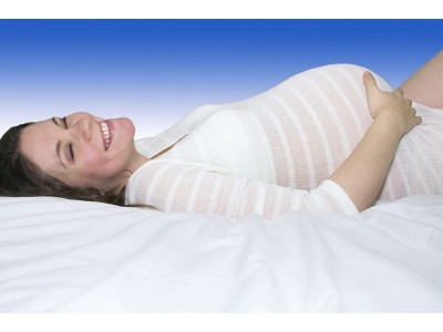 Леко раждане- хипно раждане (хипнораждане) или раждане под хипноза