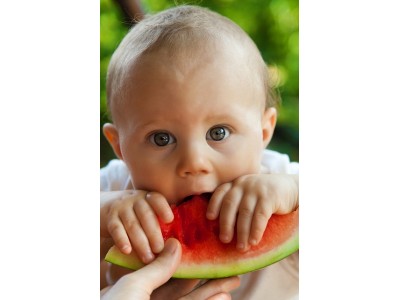 Как да стимулирате сетивата на бебето: вкусът