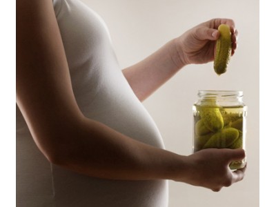 Стремежът към определени храни по време на бременност- какво означава
