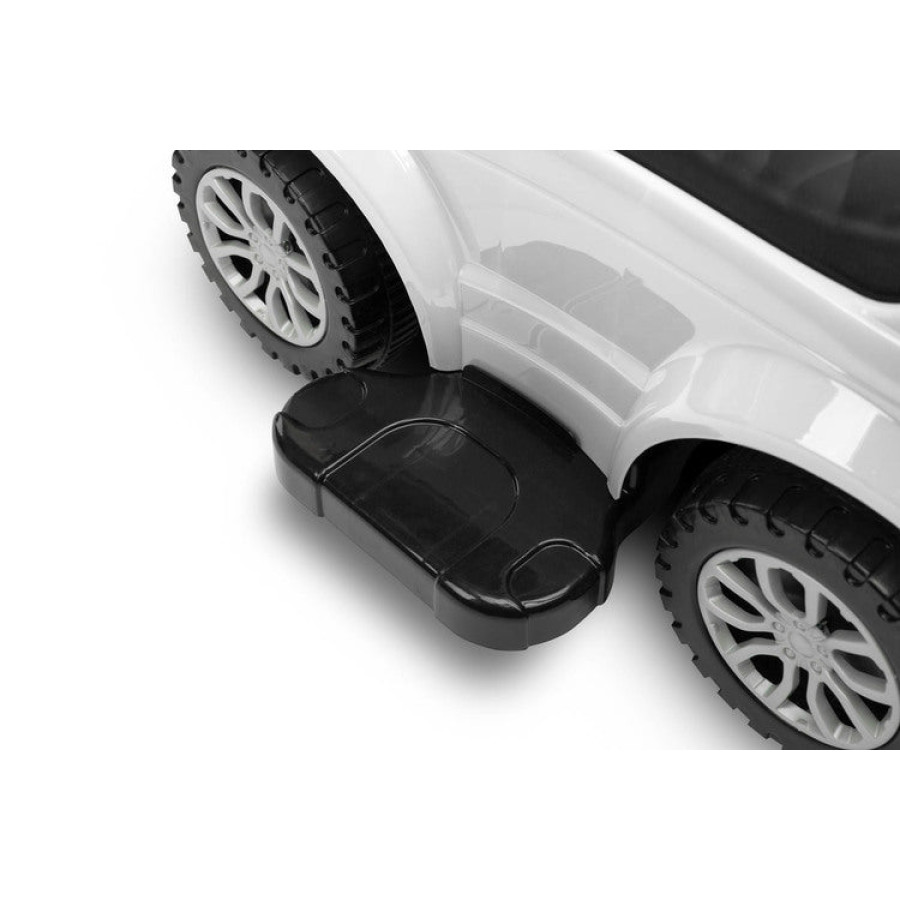 Спортна кола Бяла