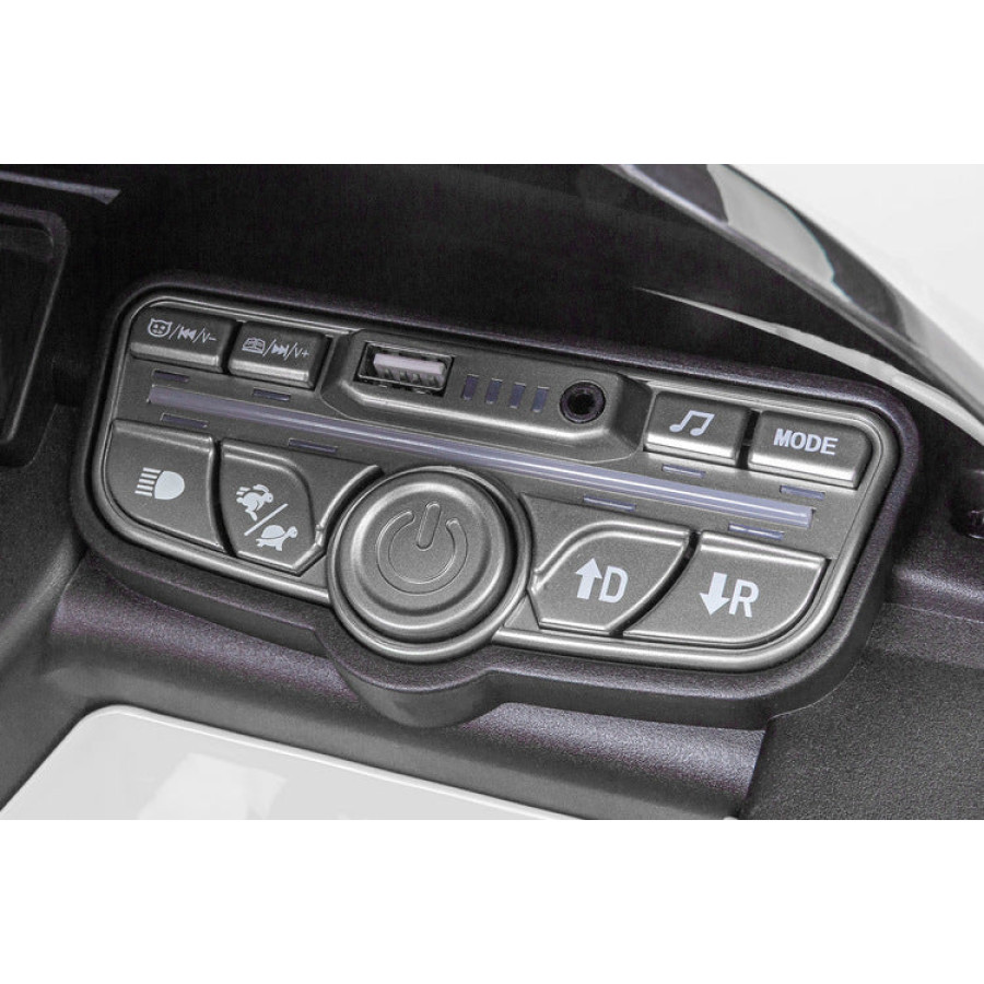 Акумулаторна кола Mercedes Benz AMG CLE 53 бяла