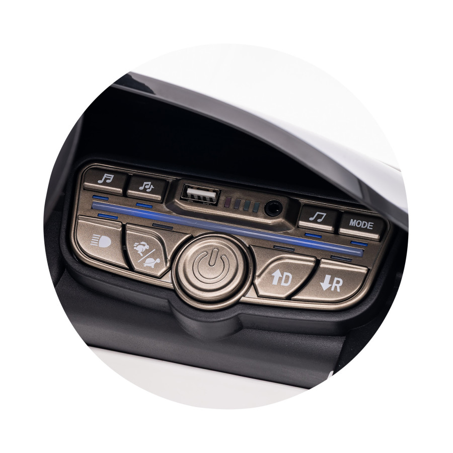 Електрическа кола Mercedes AMG CLE 53 бяла