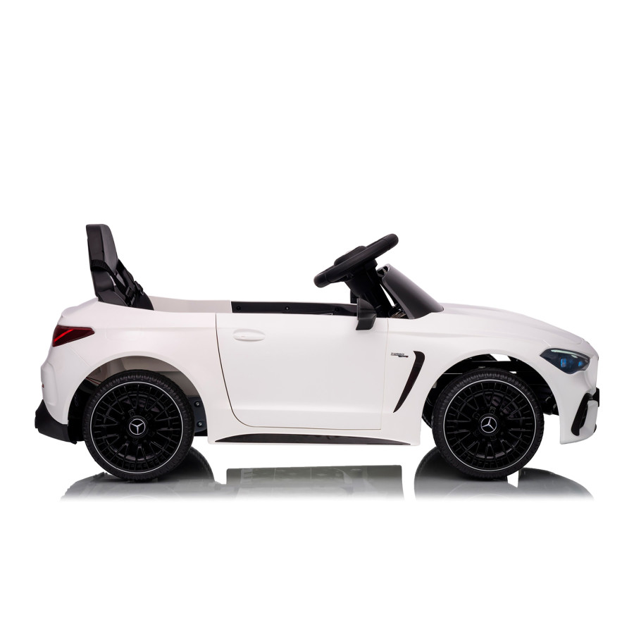 Електрическа кола Mercedes AMG CLE 53 бяла