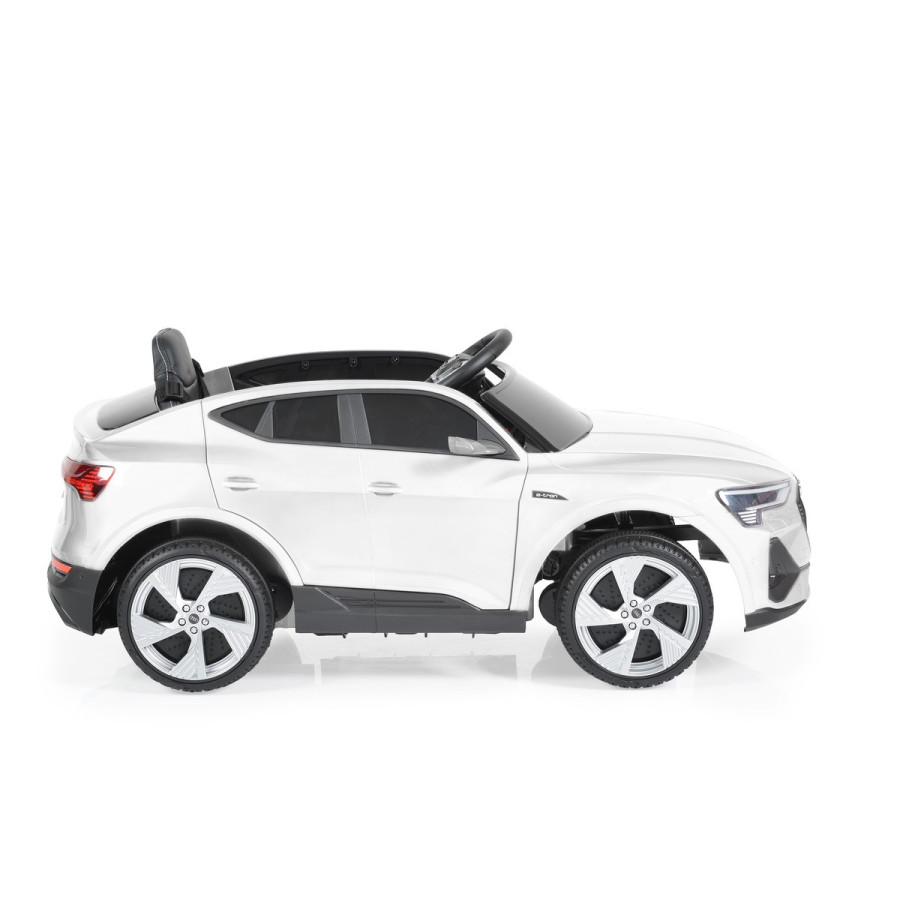 Акумулаторен джип Audi Sportback бял