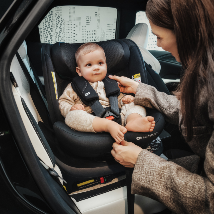 KinderKraft I-360 2 Plus столче за кола черно