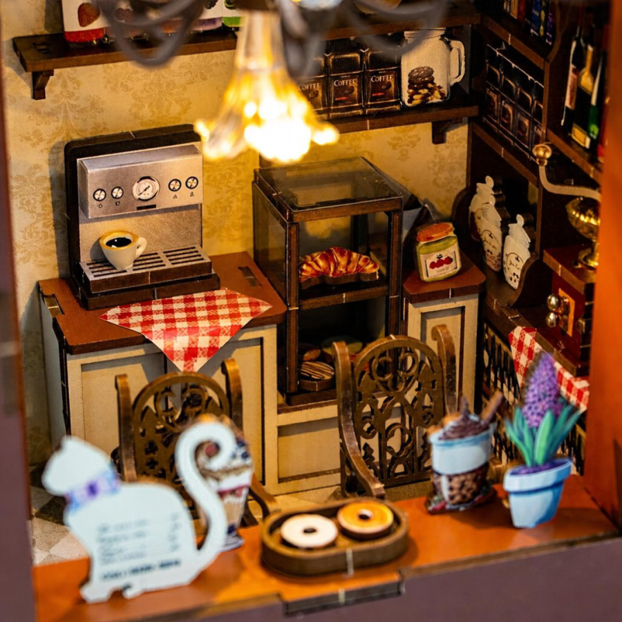 Сглобяем модел Book Nook Café