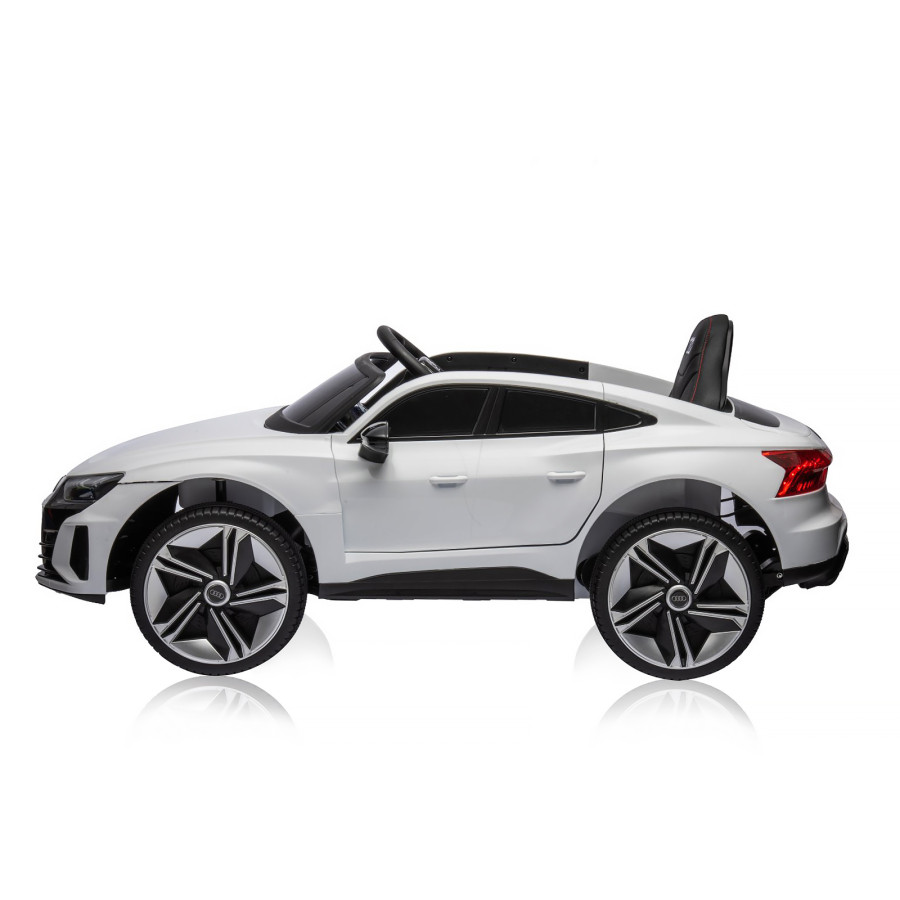 Електрическа кола Audi e-Tron бял с кожена седалка