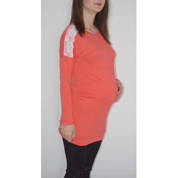 Блуза за бременни в диня с дантелен акцент около рамената